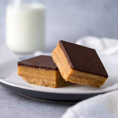 Caramel cake slice